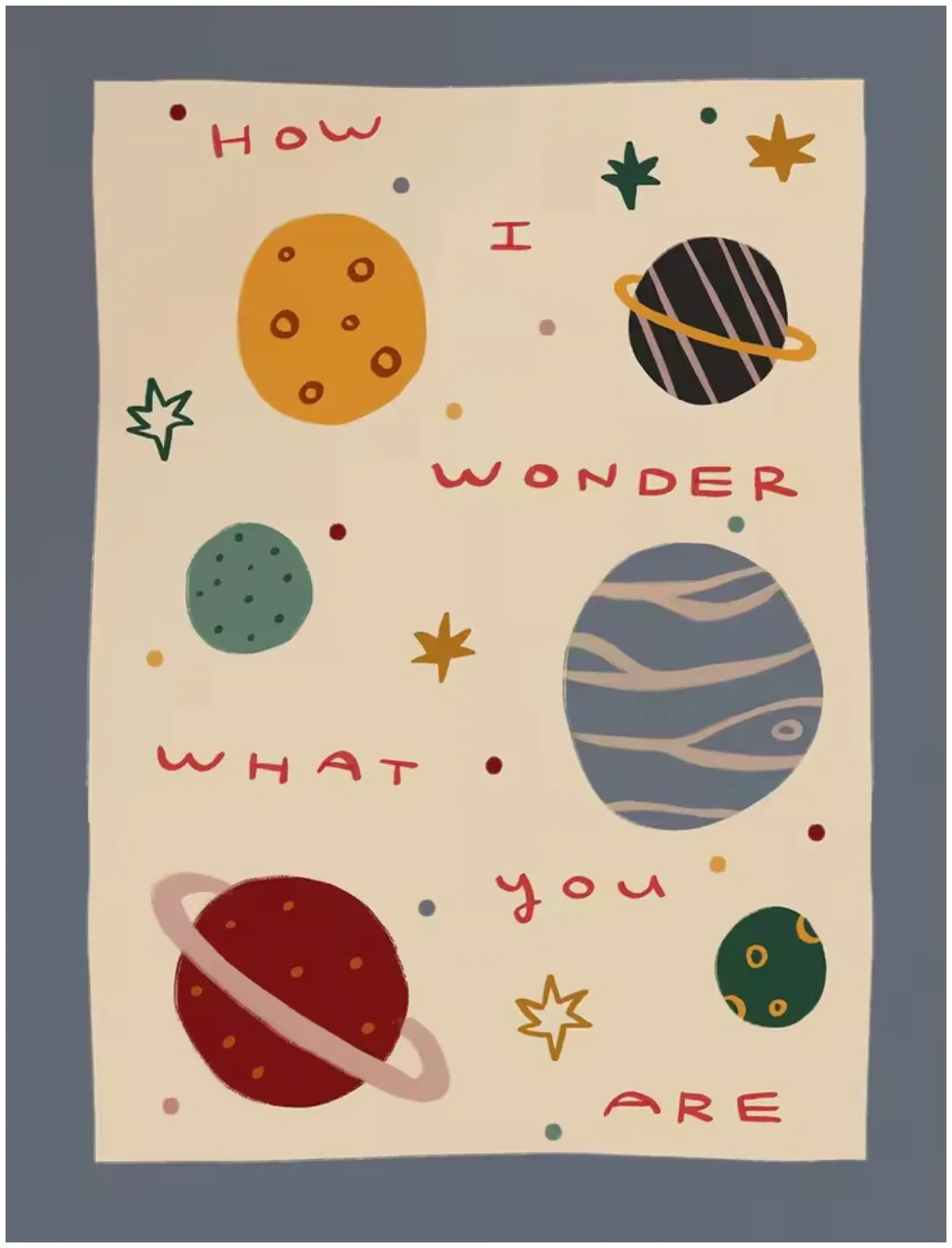 Lámina Planets de frente, con ilustraciones de planetas y letras sobre fondo claro.